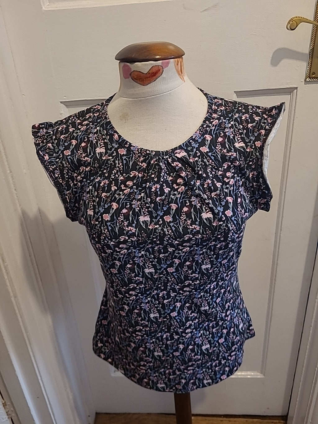 Ladies Trespass Size XS Black Floral Short Sleeved Blouse
