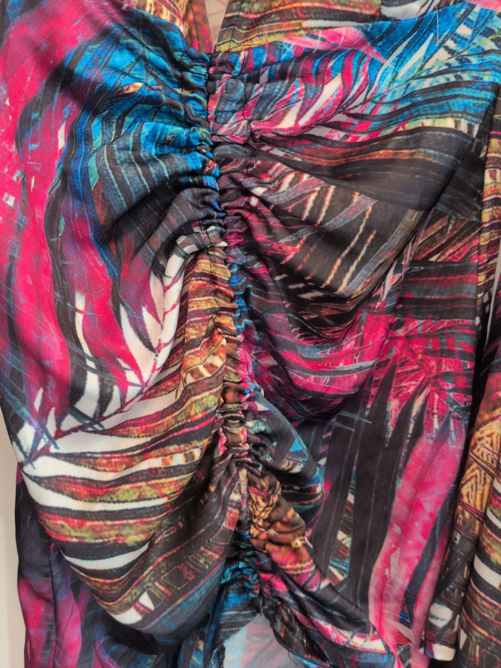 Prettylittlething 8 Multicoloured Low V Neck Ruched Dress long Sleeve