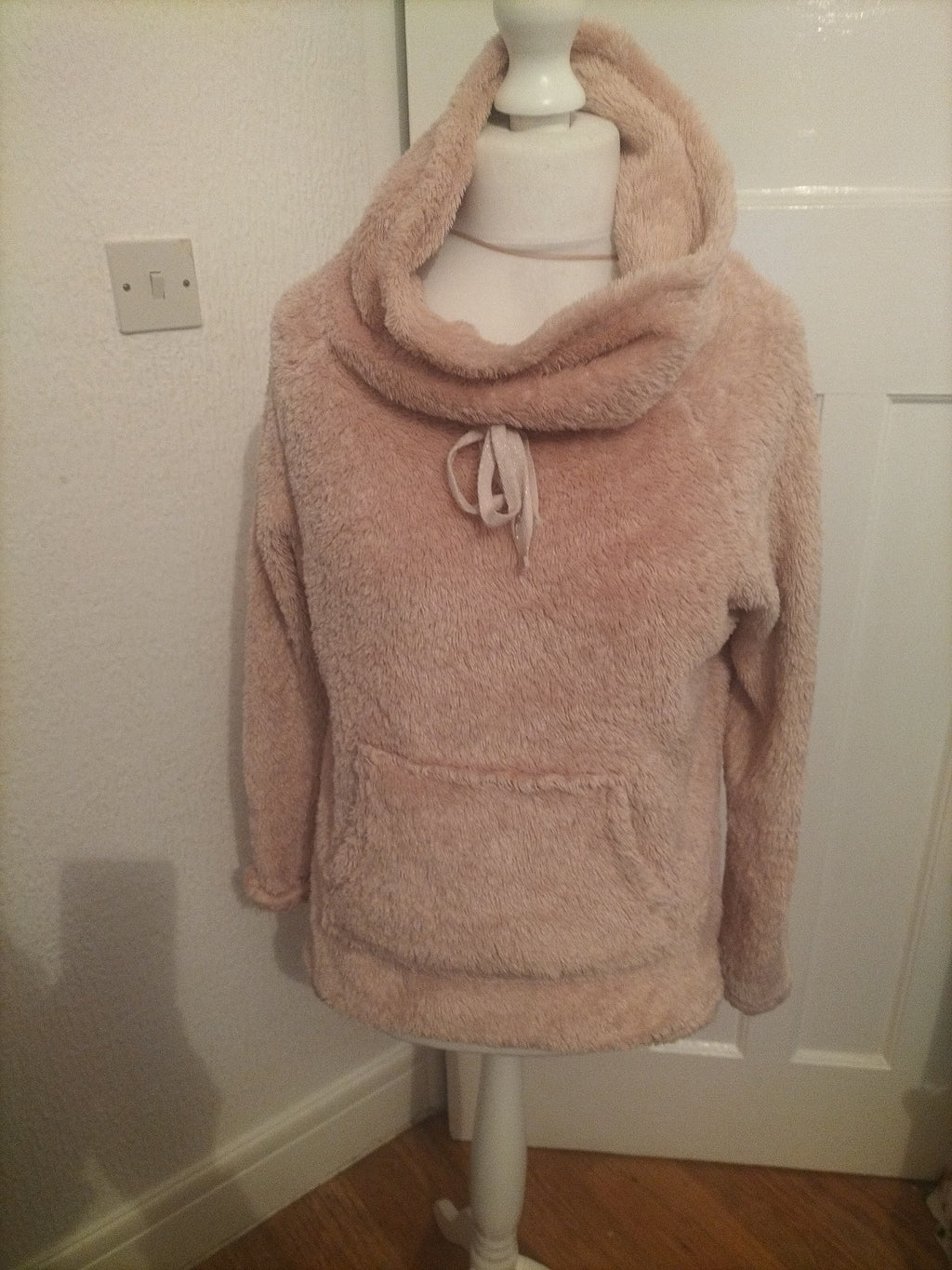 Ladies F&F Size Medium Pink Fluffy Long Sleeved Nightwear Jumper