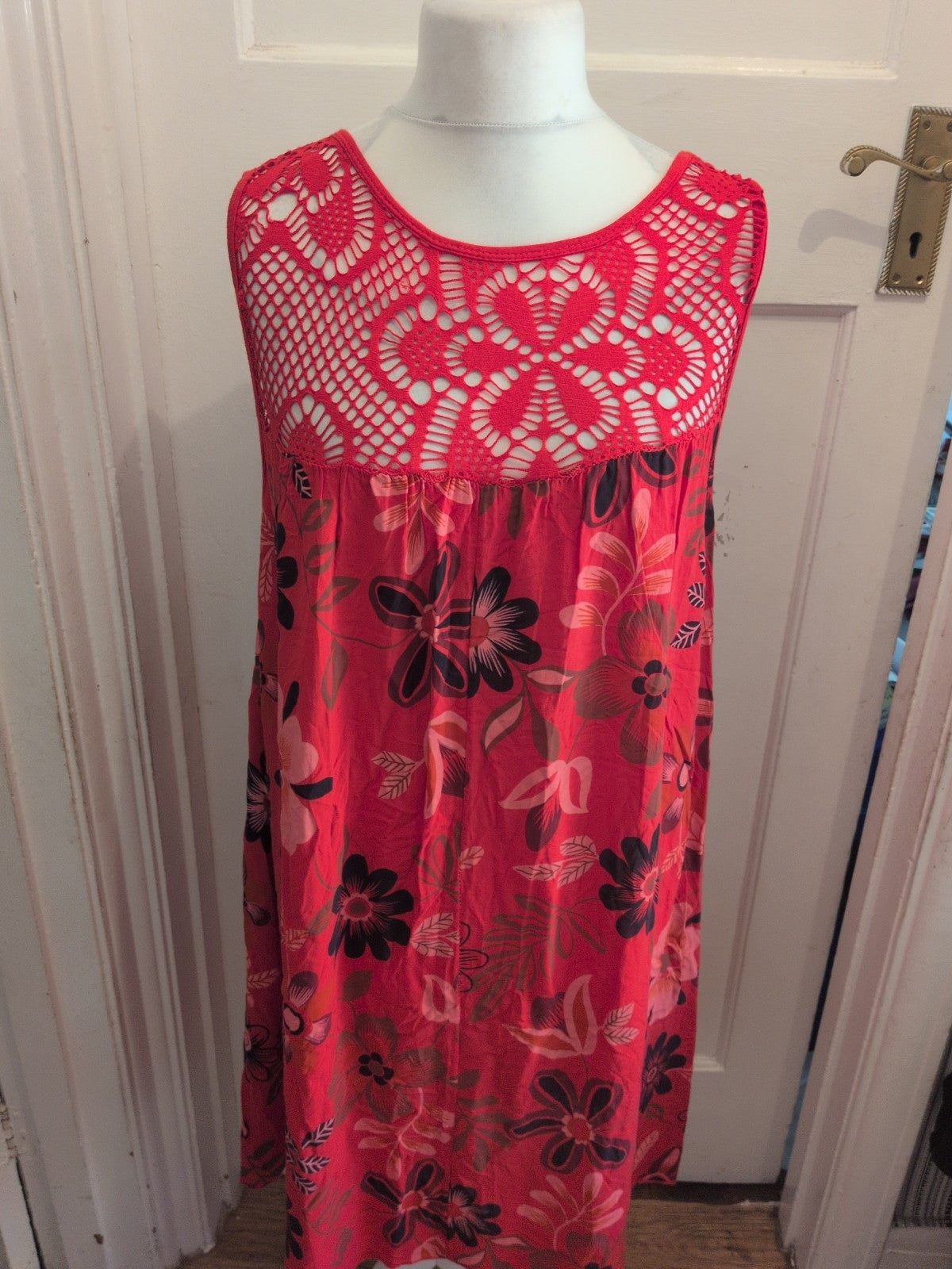 Ladies XL Red Flower Sleeveless Dress
