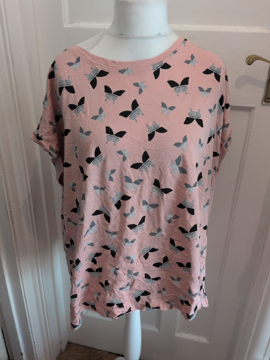 Capsule 28 Pink Butterfly Short Sleeve T-shirt