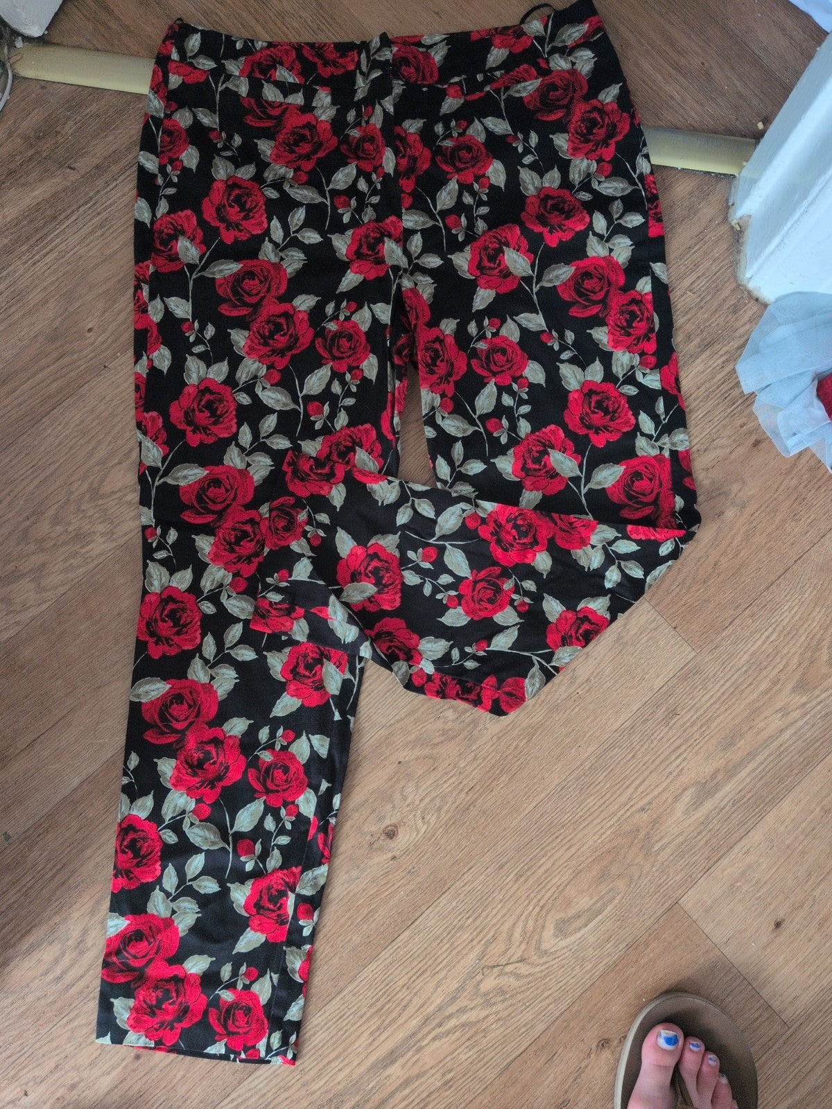 Tu 16 Red Black Rose Pattern Trousers