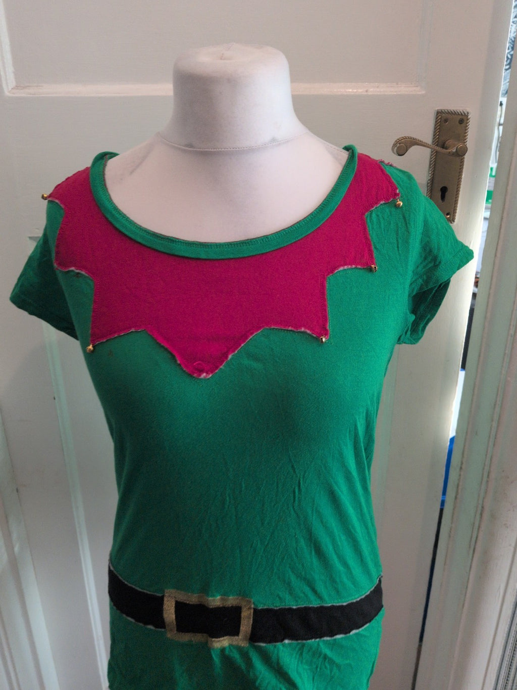 Ladies Peacocks Size Medium Elf Pyjama Top