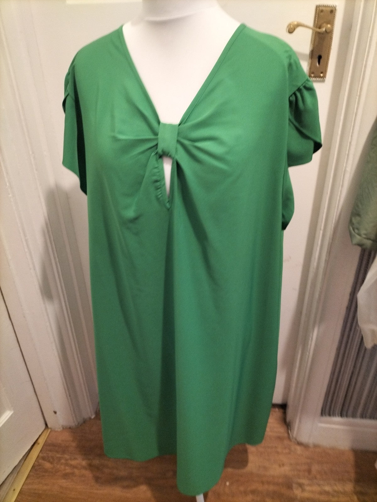 Ladies Size 4XL Green Short Sleeved V Neck Dress
