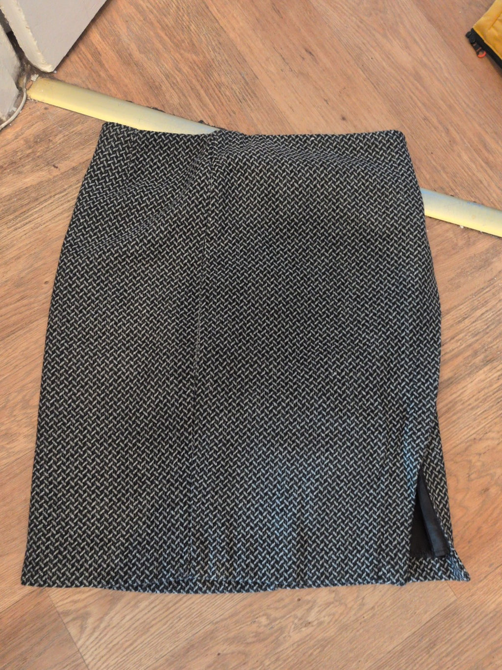 Tu 14 Lined Black And Grey Straight Skirt Below Kneee