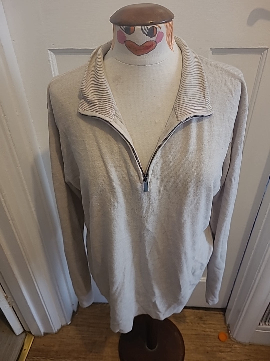 Mens Easy Size Large Beige Long Sleeve Jumper