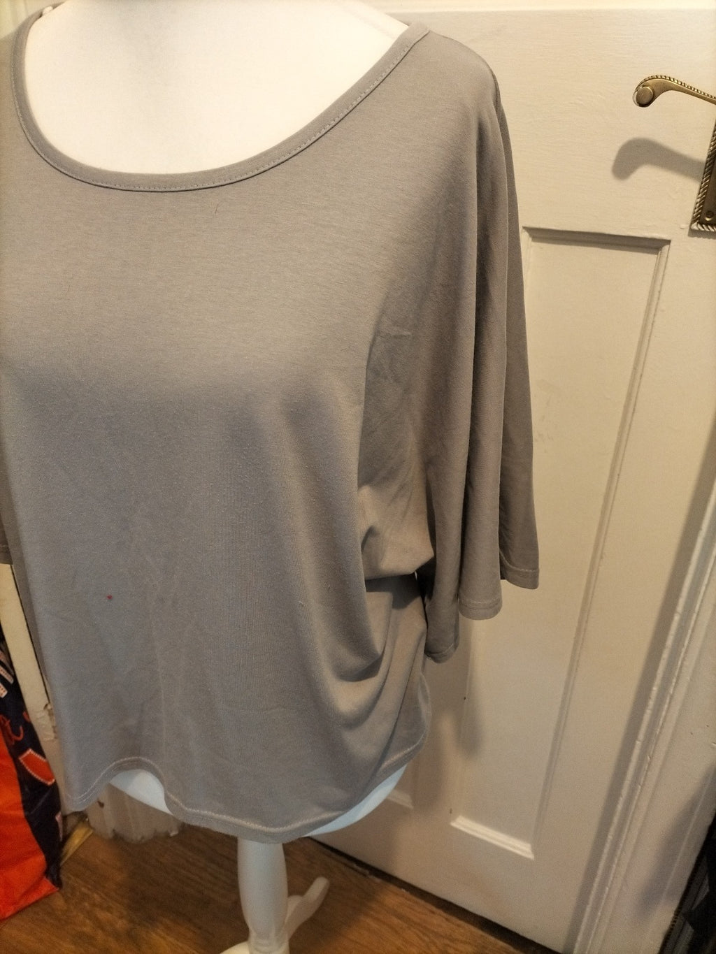 Ladies Size Large Grey Round Neck Short Sleeved Blouse