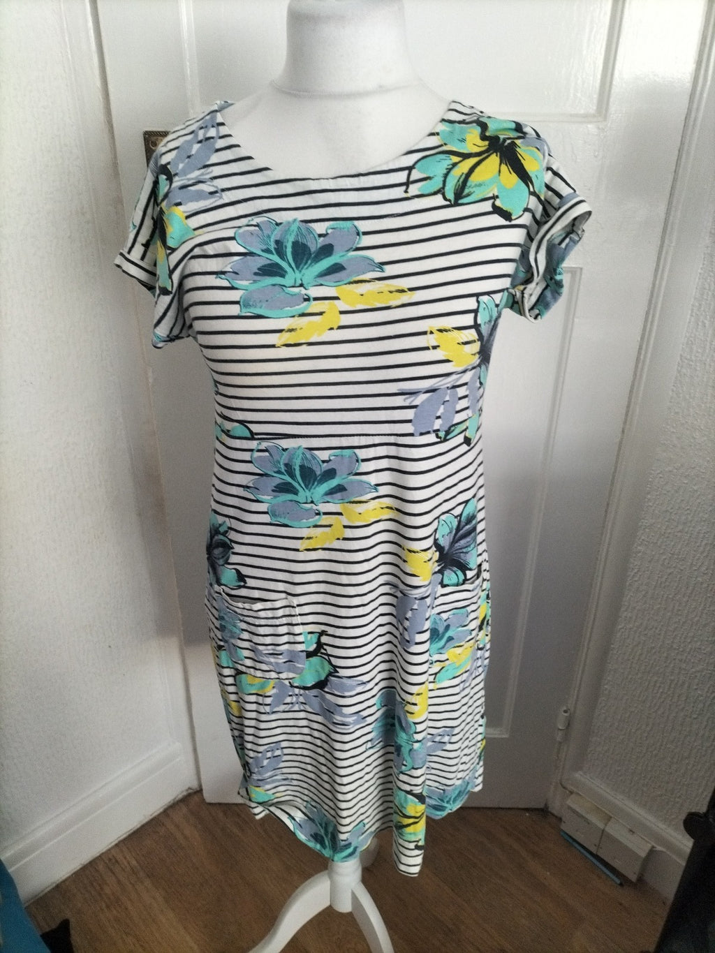 Ladies Weird Fish Size 12 Striped Floral Short Sleeved Dress
