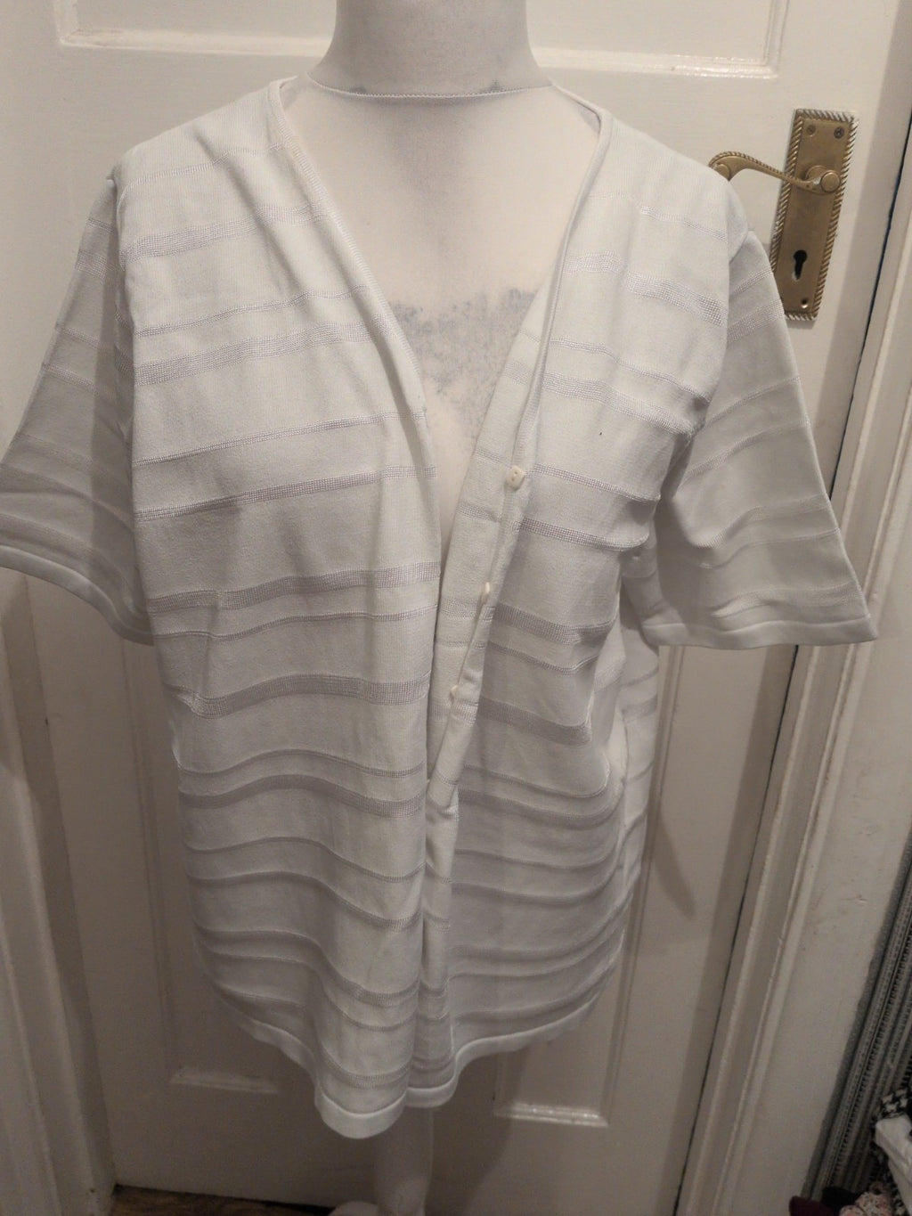 Evans 26/28 White Short Sleeve Buttoned Blouse(Hole Where Label Cut Out)