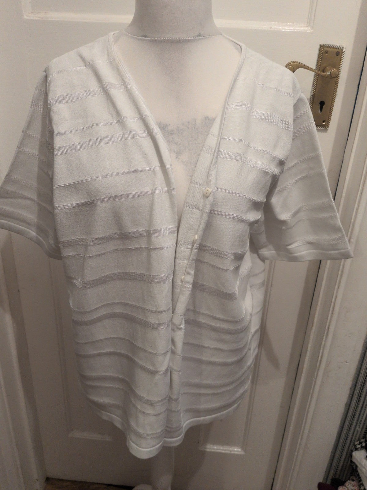Evans 26/28 White Short Sleeve Buttoned Blouse(Hole Where Label Cut Out)