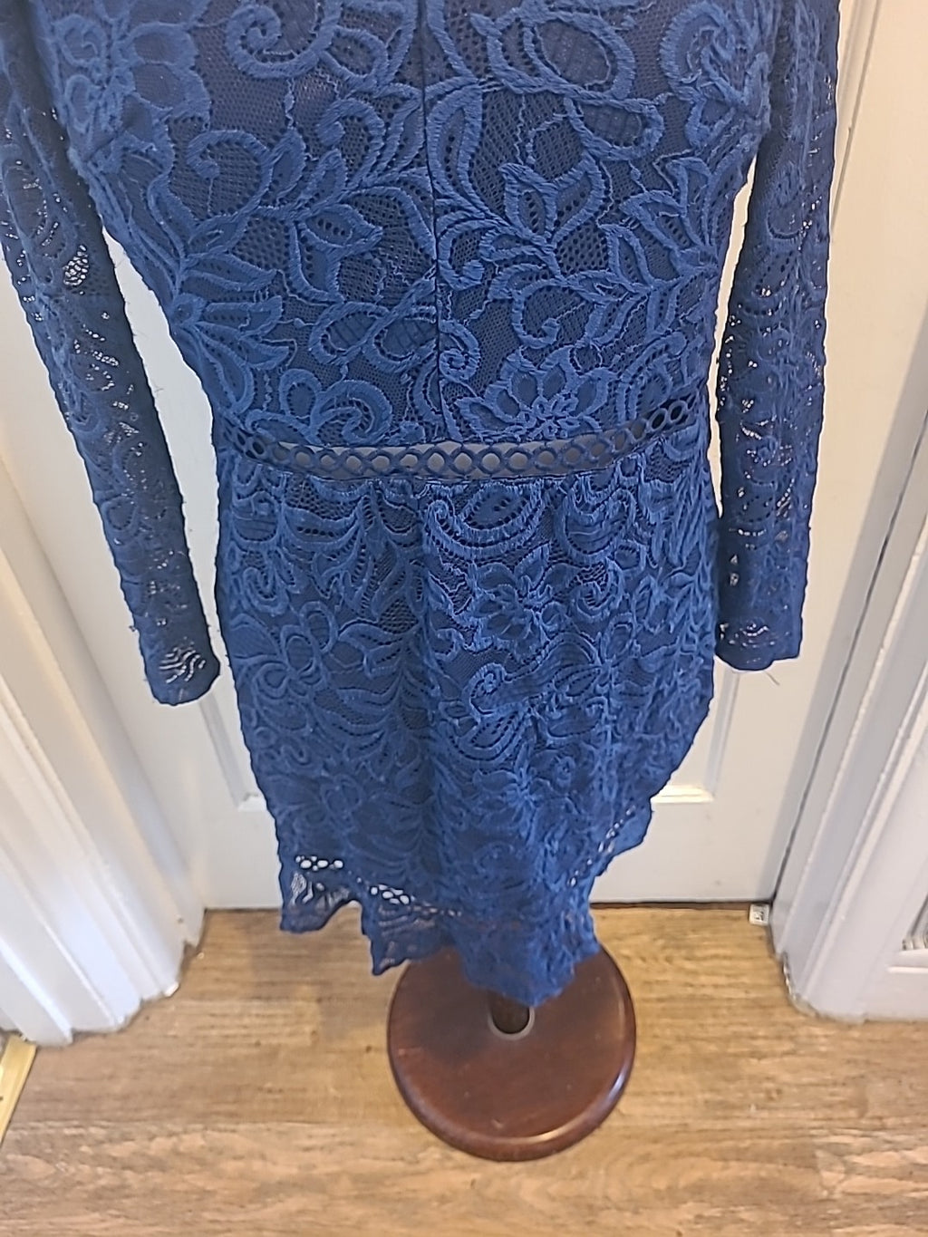 Ladies Quiz Size 10 Navy Lace Floral Lined Long Sleeved V Neck Dress