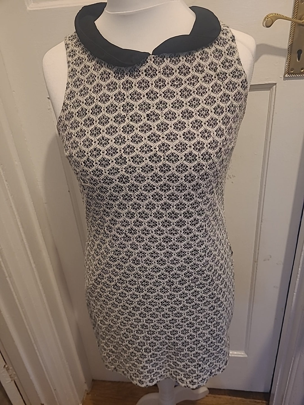 Ladies New Look Size 14 White Floral Lined Lace Sleeveless Dress