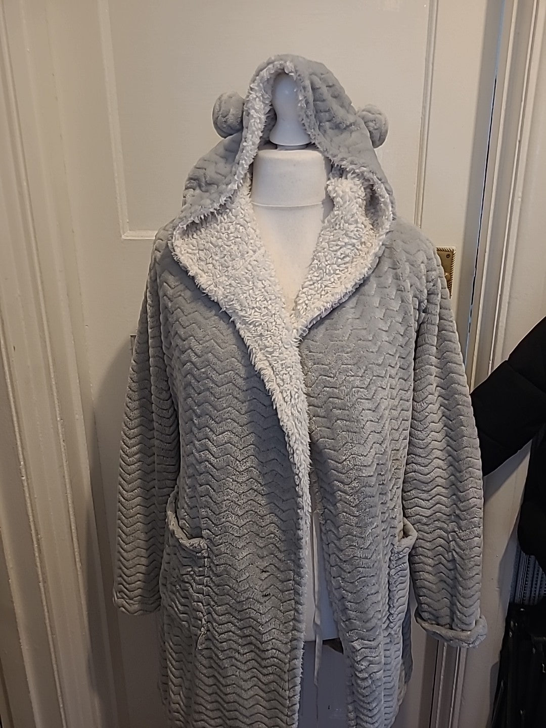 Ladies Topshop Size Small Grey Super Fluffy Dressing Gown