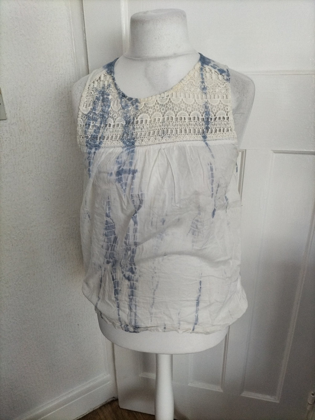 Ladies Post Script Size 14 Blue And White Sleeveless Blouse