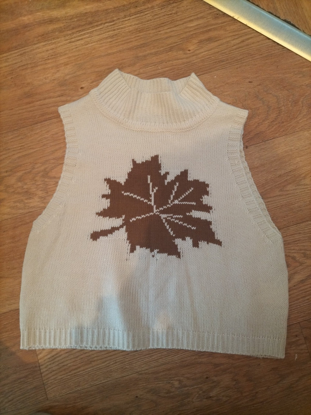 Ladies Shein Size Small Beige And Brown Sleeveless Jumper