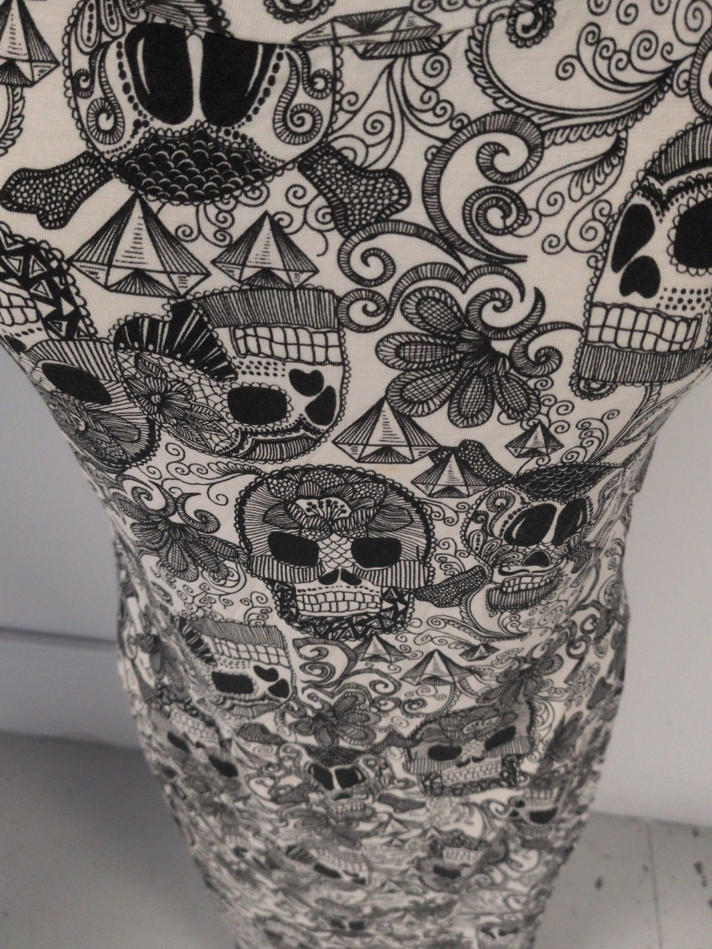 Select 16 Aztec Black And White Long Length Short Sleeve Dress
