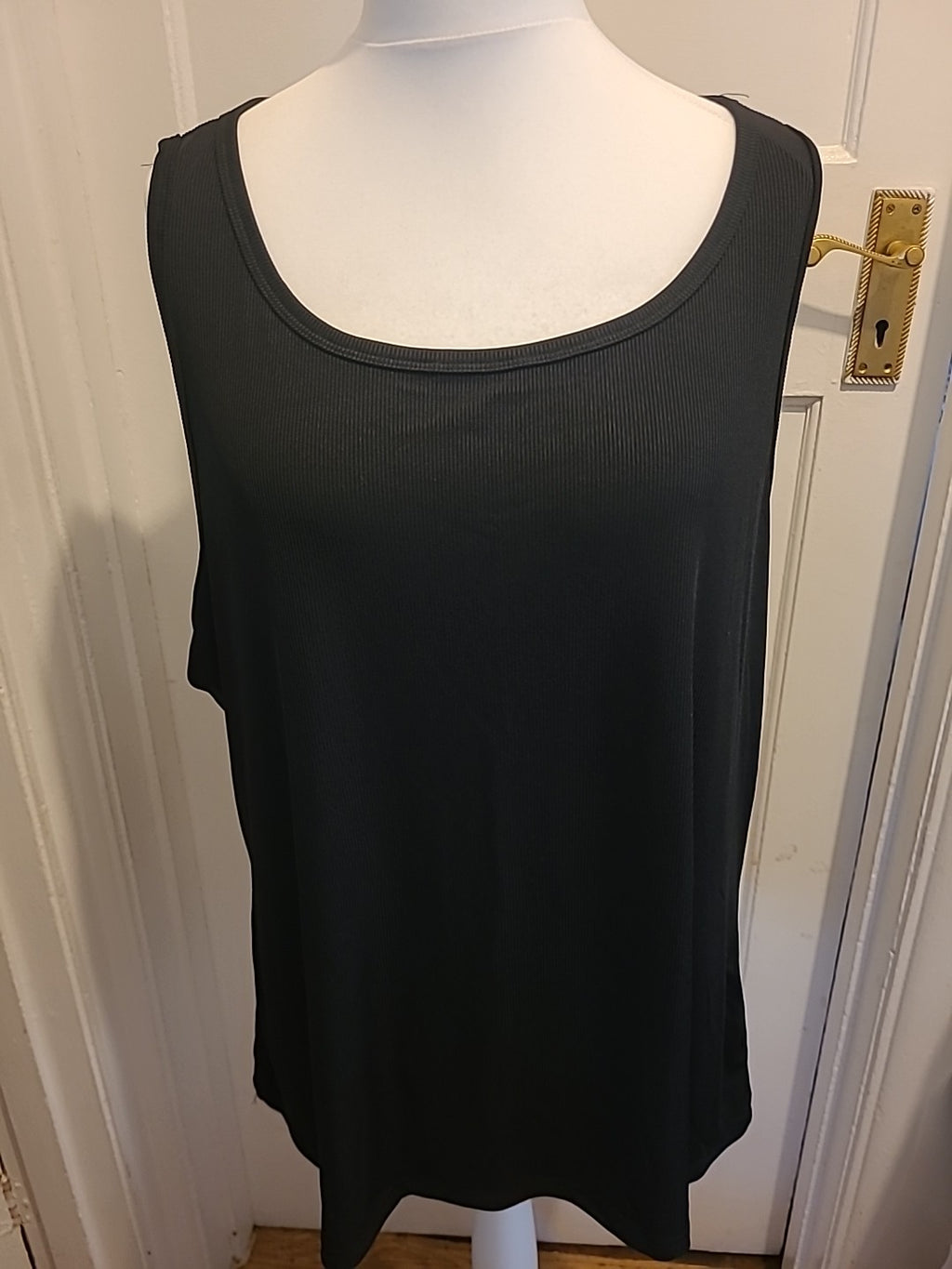 Ladies Size 7XL Black Scoop Sleeveless Top