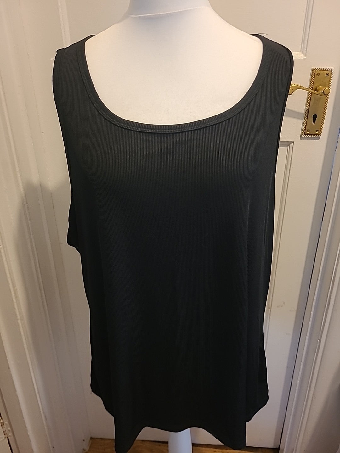 Ladies Size 7XL Black Scoop Sleeveless Top