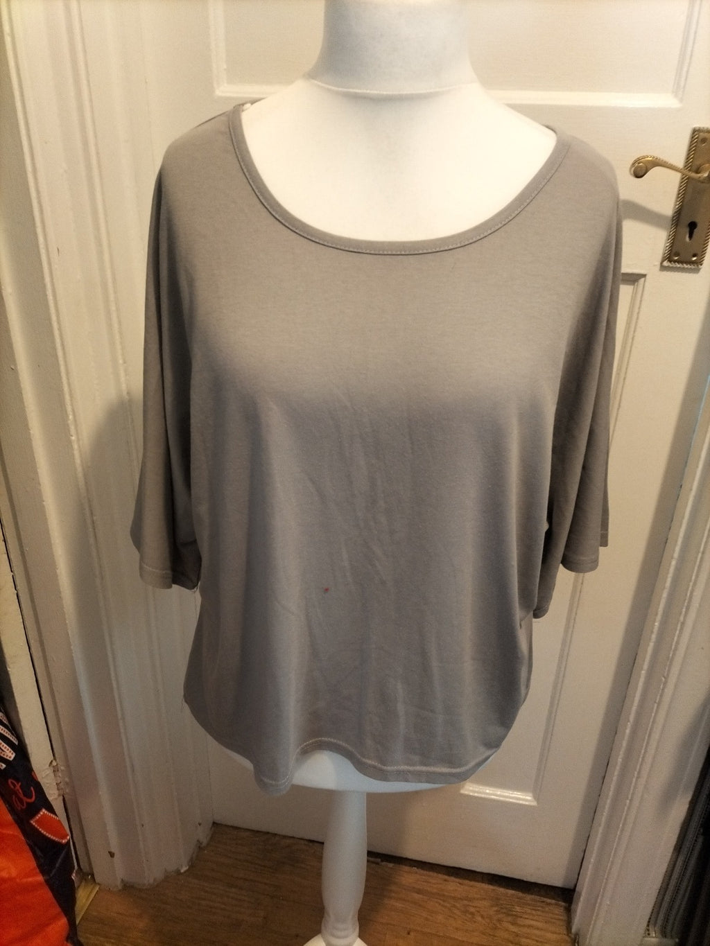 Ladies Size Large Grey Round Neck Short Sleeved Blouse