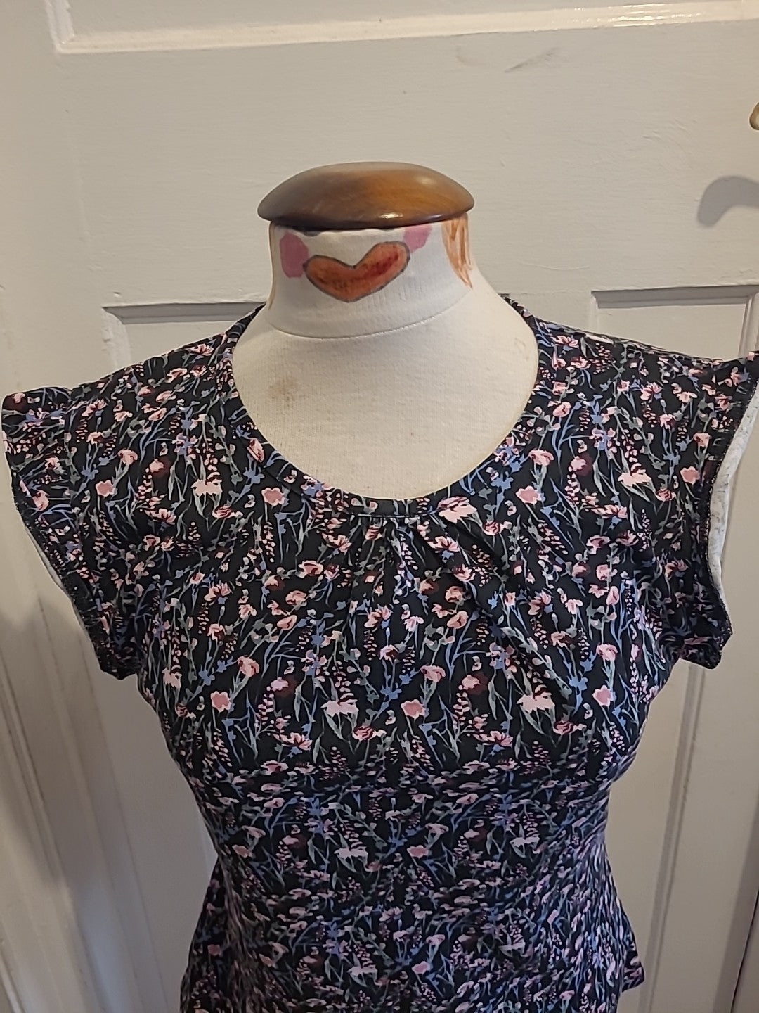 Ladies Trespass Size XS Black Floral Short Sleeved Blouse