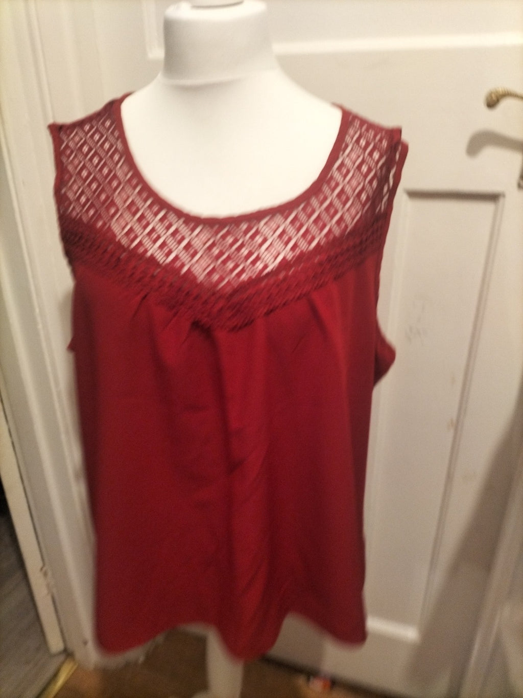 Ladies Size 4XL Deep Red Sleeveless Patterned Top