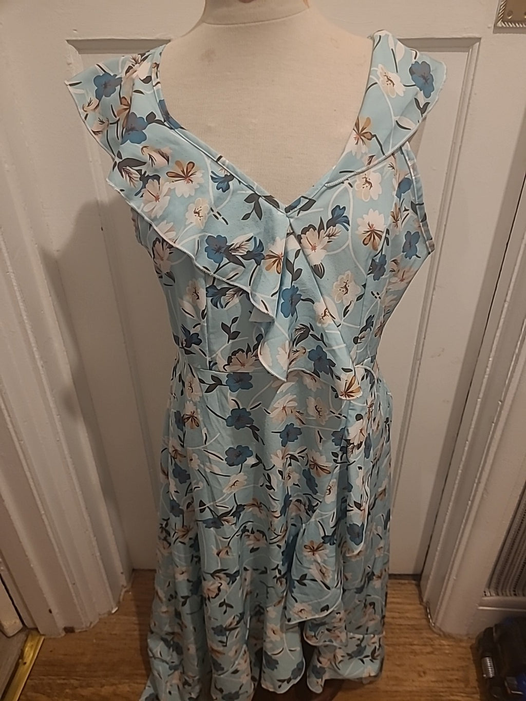 Ladies Shien Size Large Light Blue Strappy Sleeveless Dress Floral Detail