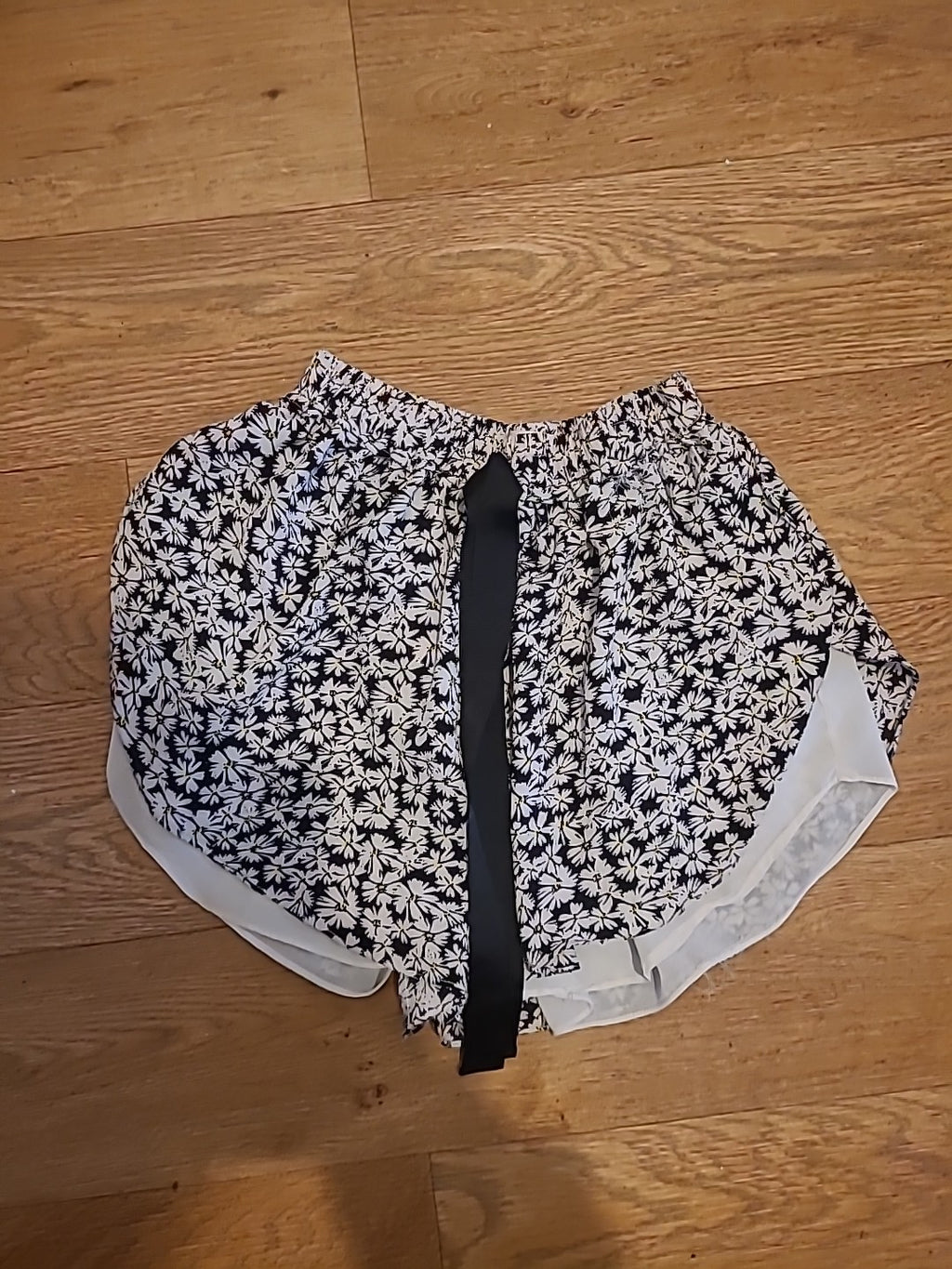 Ladies Millenium Size S/M Black And White Floral Elasticated Shorts