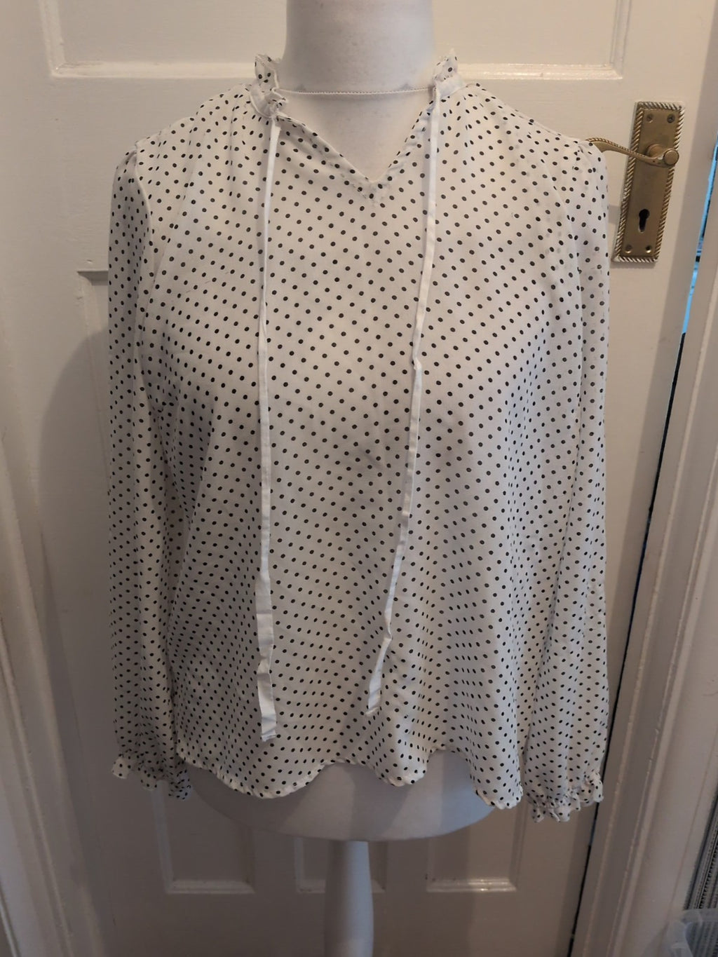 New Look 16 White And Black Spotty Long Sleeve Blouse