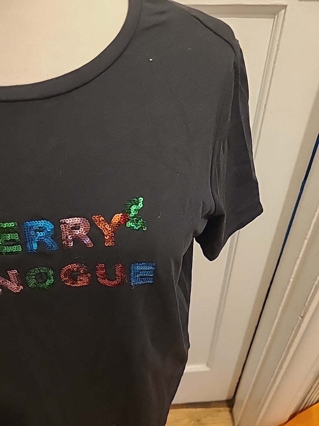 Ladies Danii Minogue Petites Medium Black Xmas Sequin Short Sleeved Tshirt