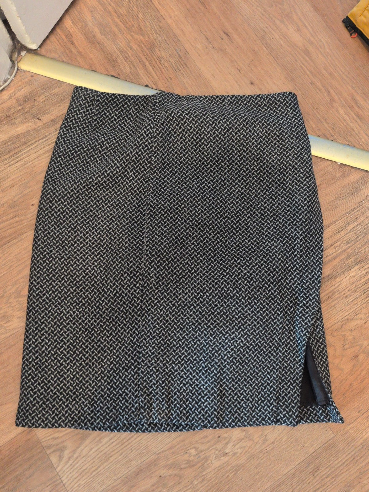 Tu 14 Lined Black And Grey Straight Skirt Below Kneee