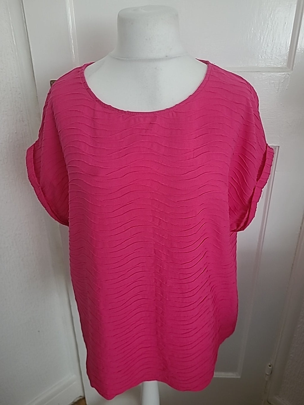 Ladies Peacocks Size 22 Hot Pink Textured Short Sleeved Blouse