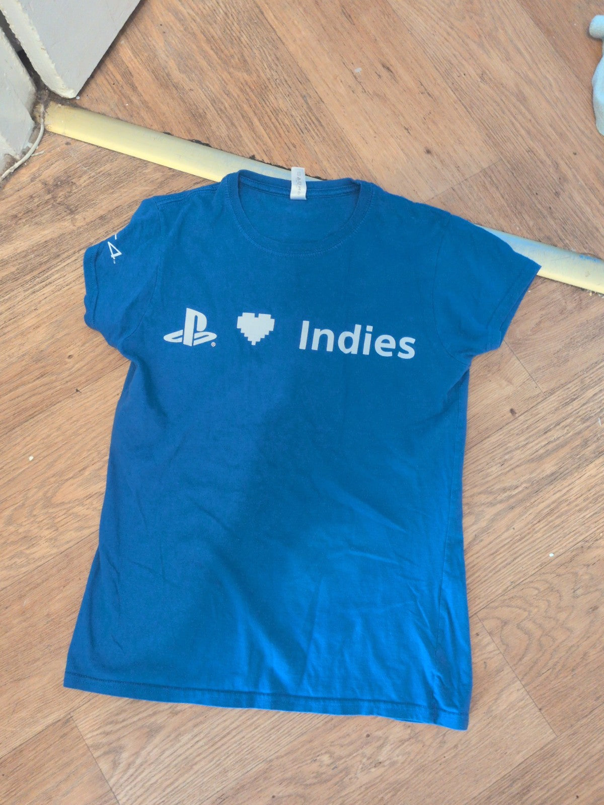 Ladies Gildan Size Medium Blue Short Sleeve Print T-shirt