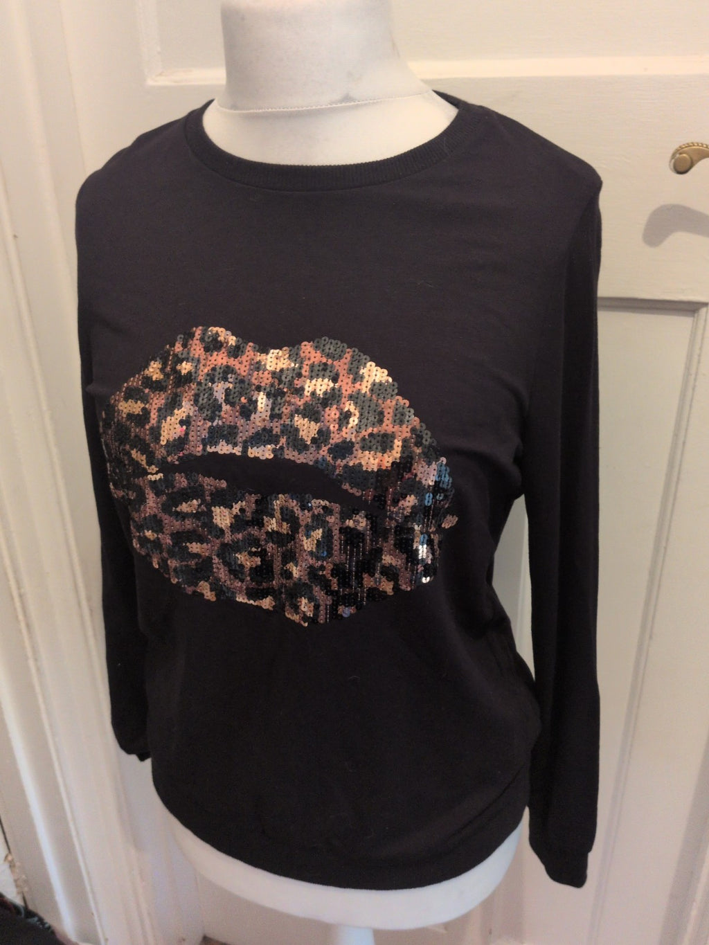 Tu 10 Black With Sequin Lips Long Sleeve Jumper