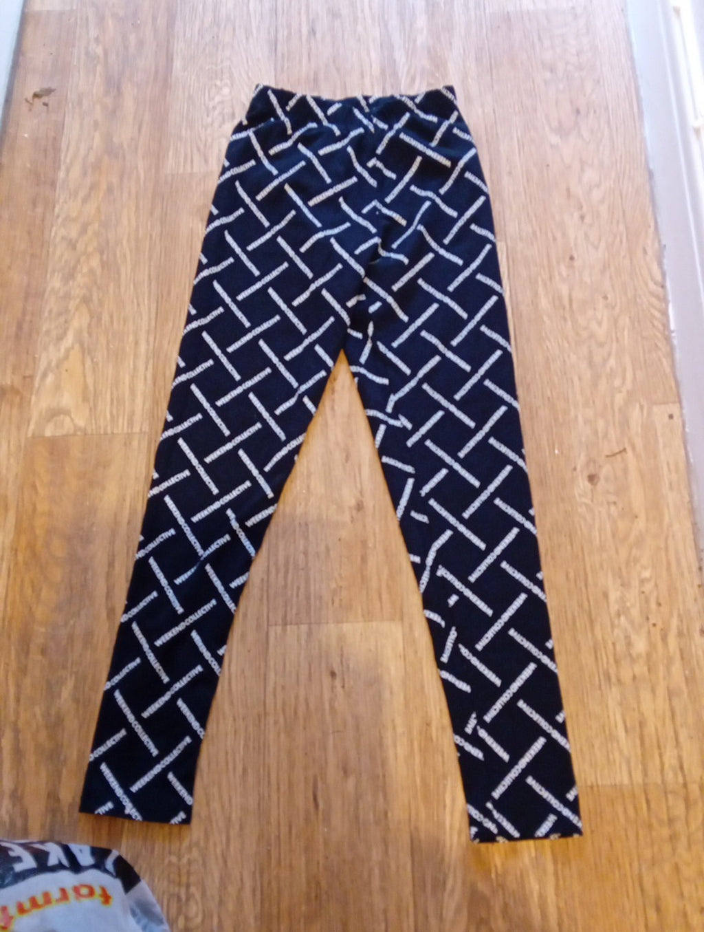Ladies Asos Size 6 Black And White Weekend Collective Leggings