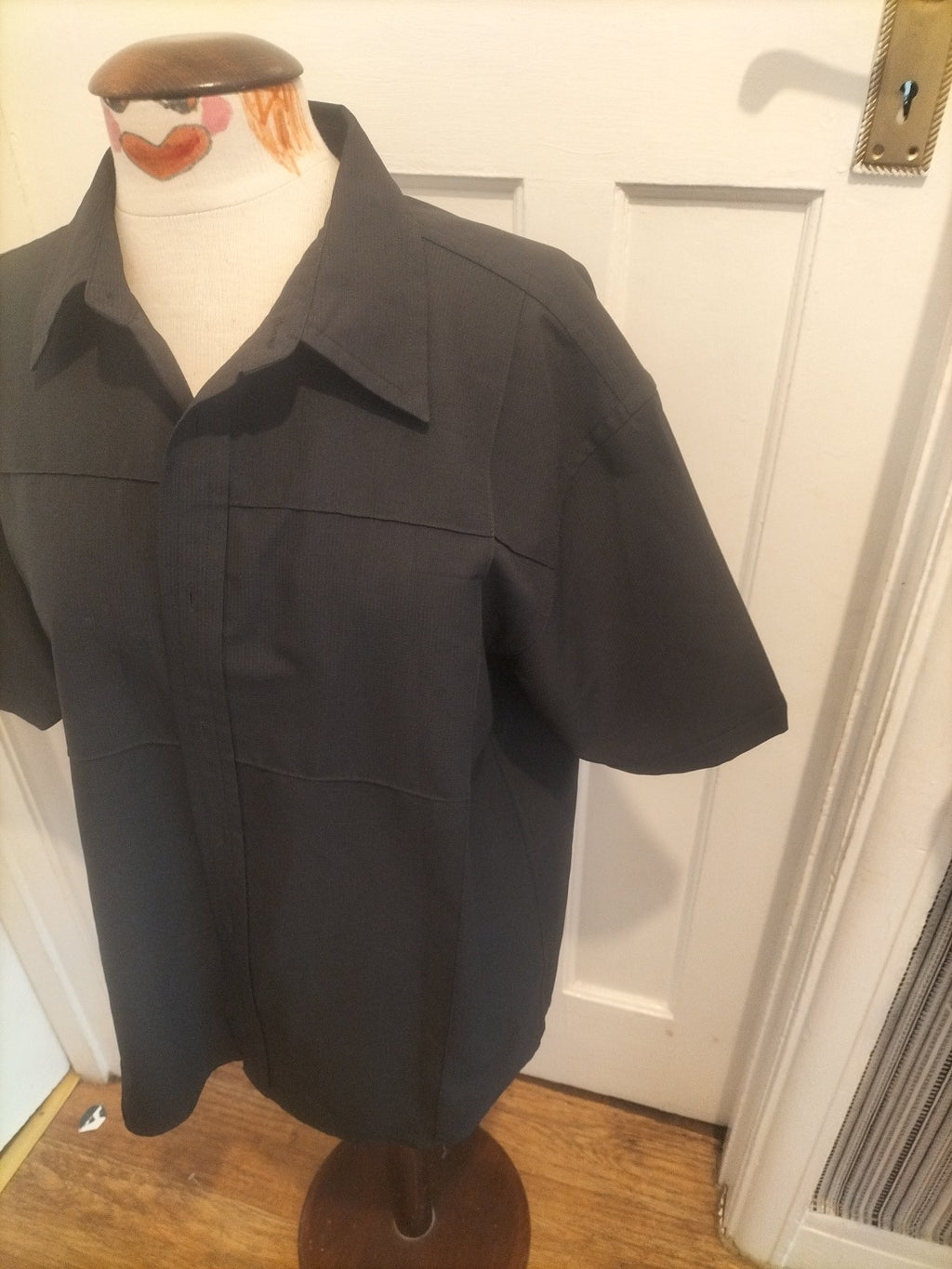 Mens Urban Spirit Size Large Black Short Sleeved Shirt