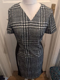 Tu  14 Black/White/Grey Short Sleeve V Neck Dress