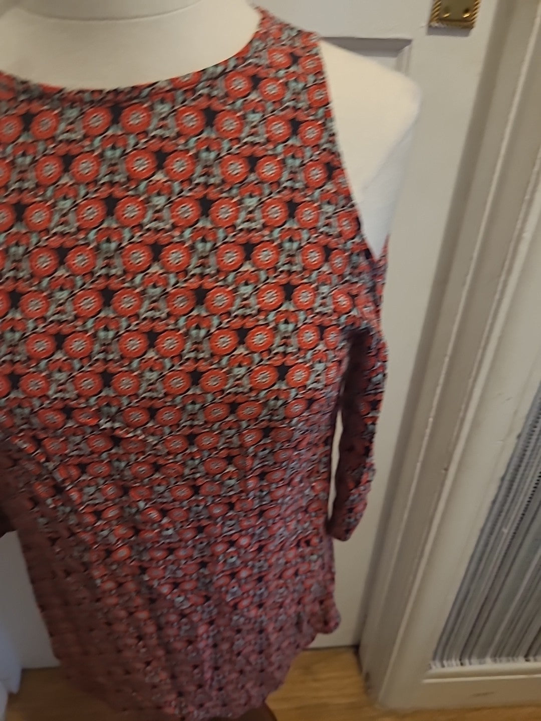 Ladies Size Small Red Green Open Shoulder Short Sleeved Blouse