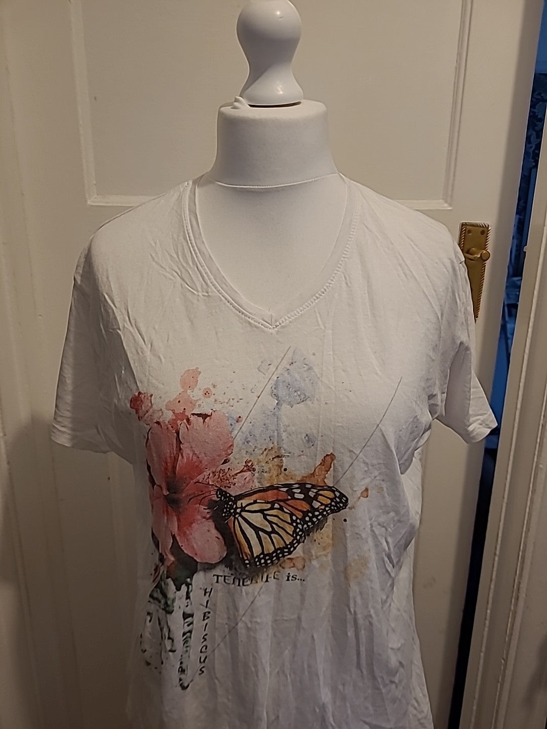 Ladies JHK Size Large White Floral Short Sleeved Tshirt