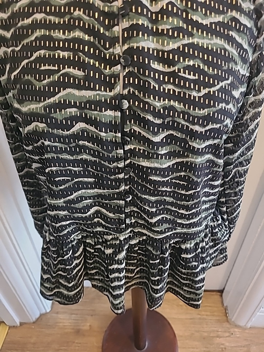 Ladies Great Plains Size 10 Green Gold Long Sleeved Blouse