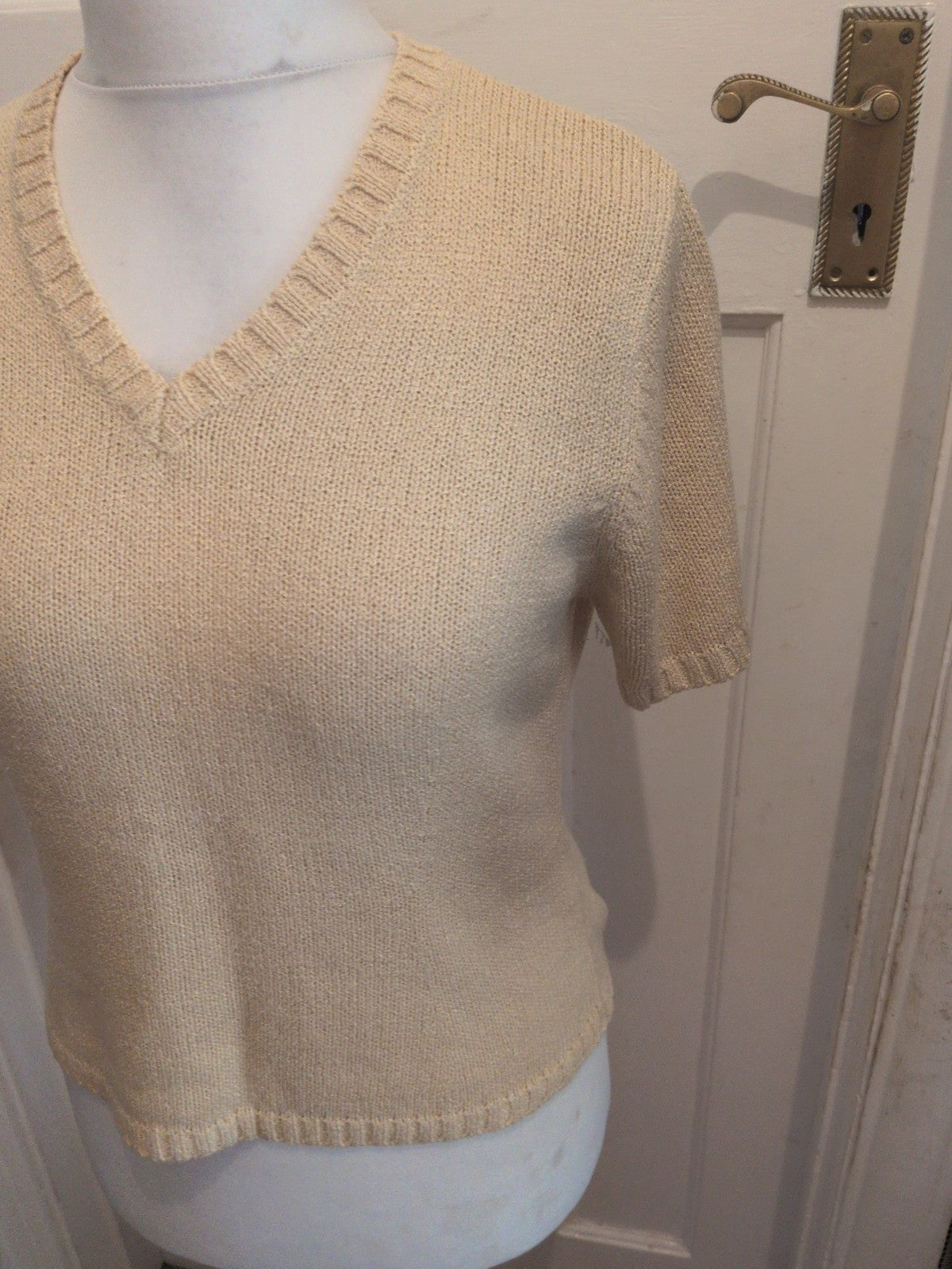 Ladies Essentials Size 14-16 Beige Short Sleeve V Neck Jumper