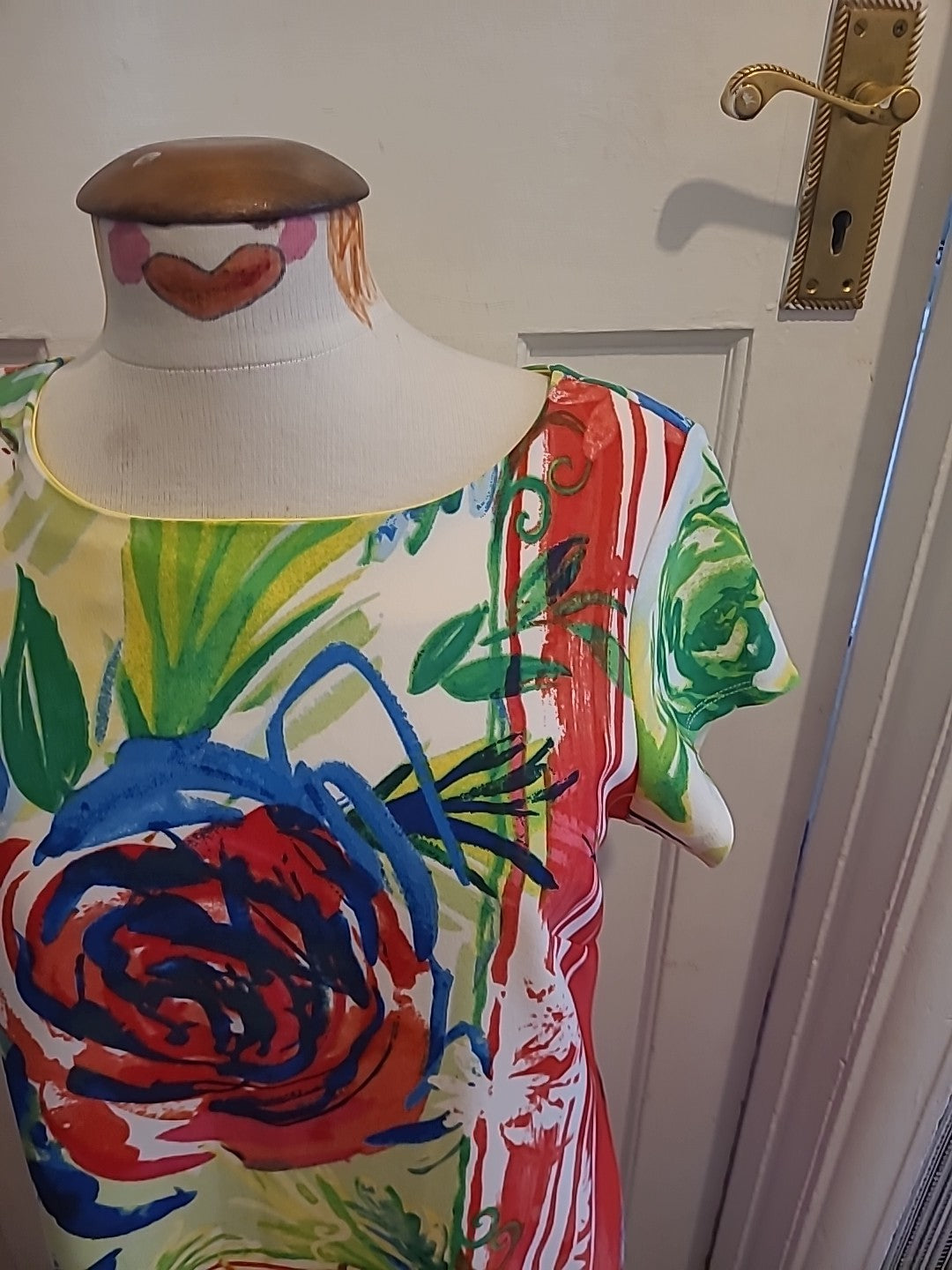Ladies Signature Size 10 Multi Floral Short Sleeved Dress