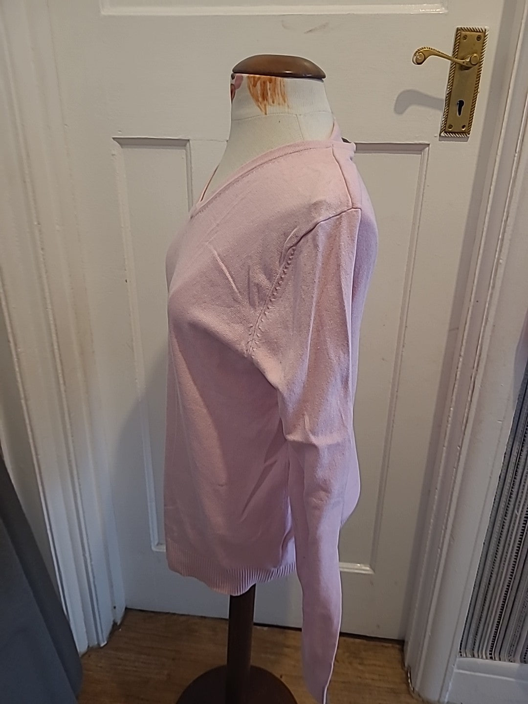 Mens Burton Size Medium Pink V Neck Long Sleeved Pullover Jumper