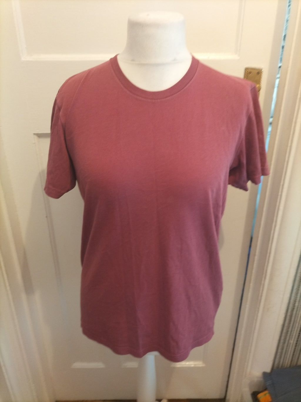 Mens Uniqlo Size Medium Purple Short Sleeved T-shirt