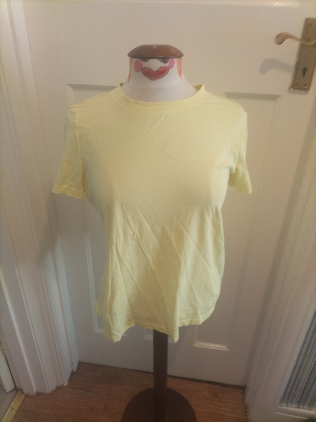 Ladies Very Size 10 Lemon Short Sleeved Tshirt