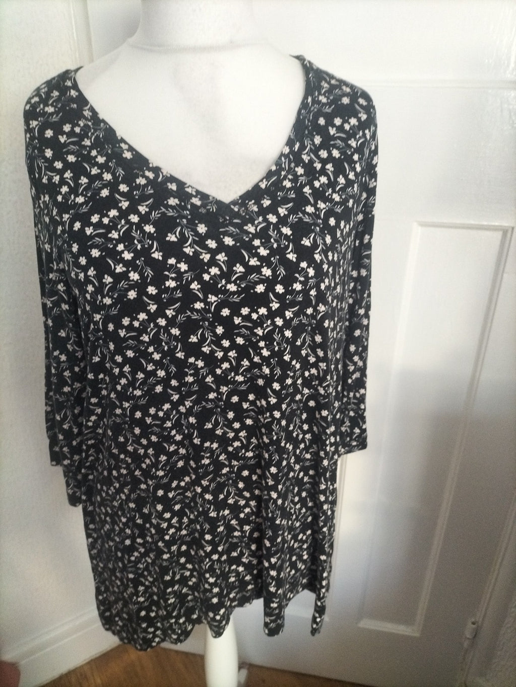 Ladies Rachel Zoe Size 20 Black And White Floral Blouse 3/4 Sleeve