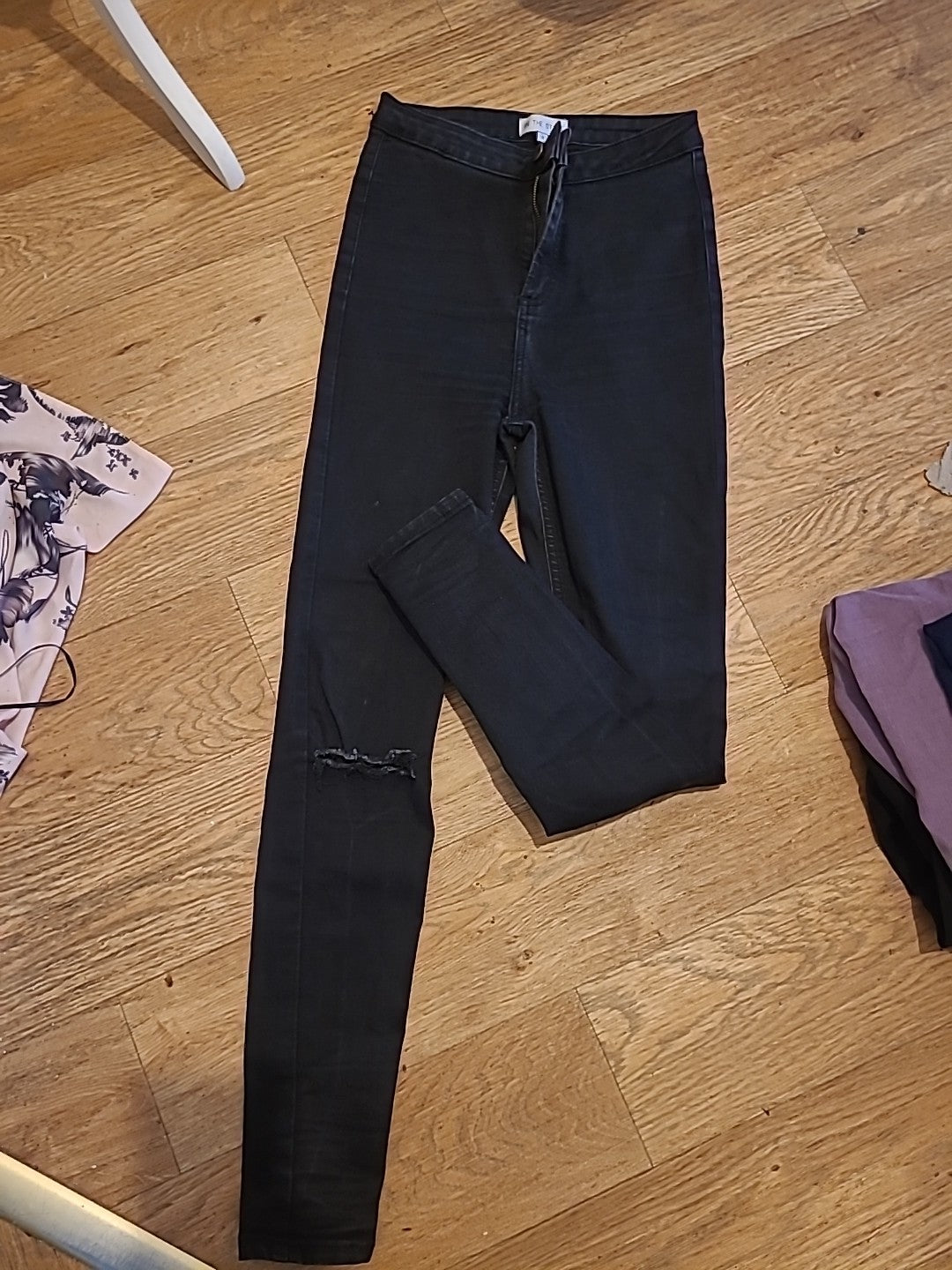 Ladies In The Style Size 8 Black Ripped Knee Jeans
