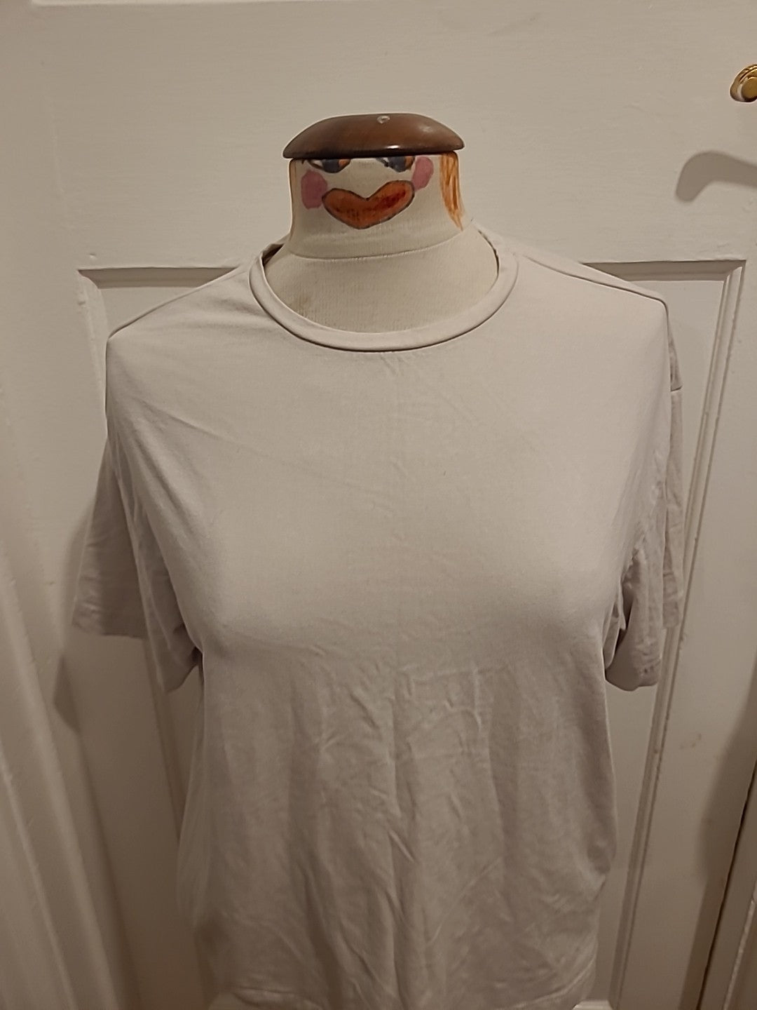 Ladies H&M Size Large Round Neck Short Sleeved White Tshirt