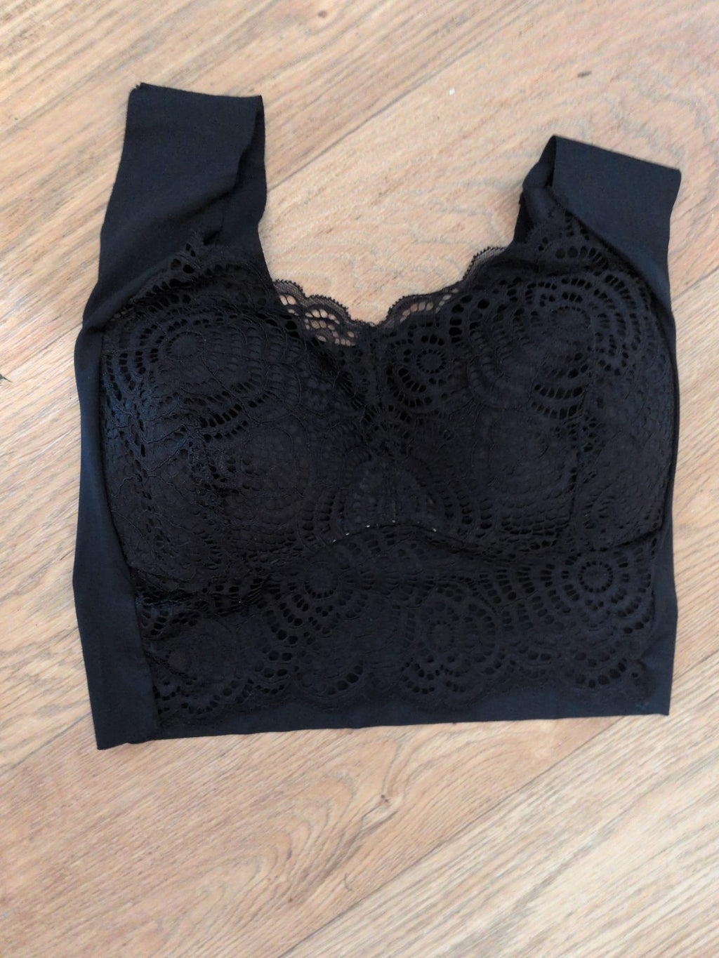 Medium Black Lace Padded Seamless Bra