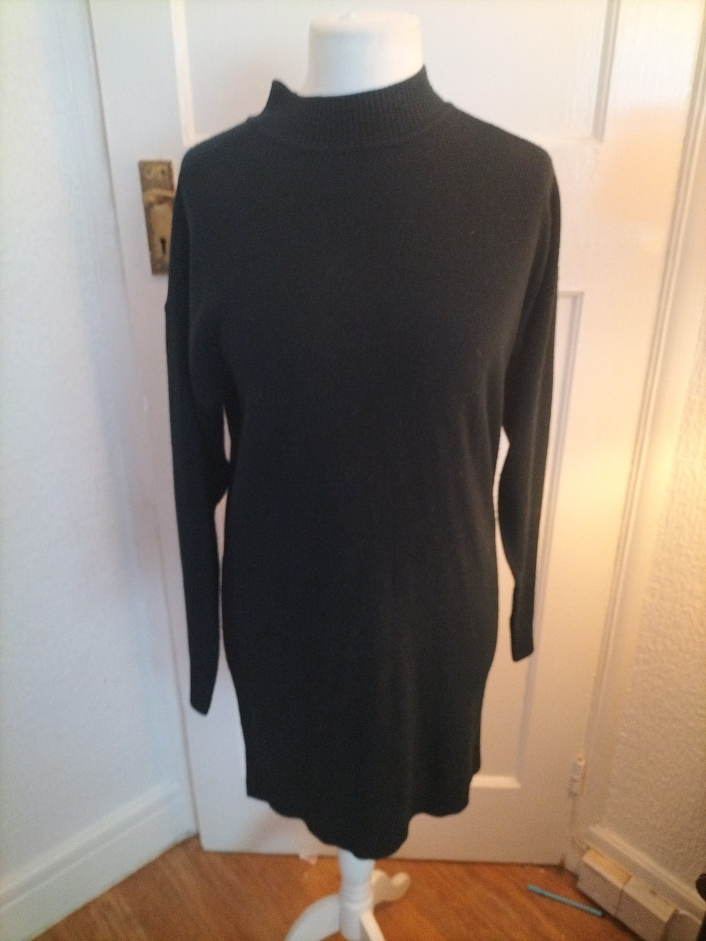 Ladies New Look Size M Black Long Sleeved Jumper Dress