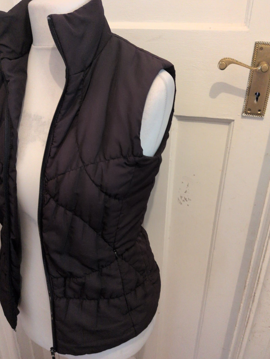 Tu 10 Black Sleeveless Puffer Jacket